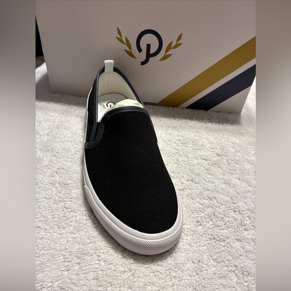 Official program mens slip on sneaker size 11.5